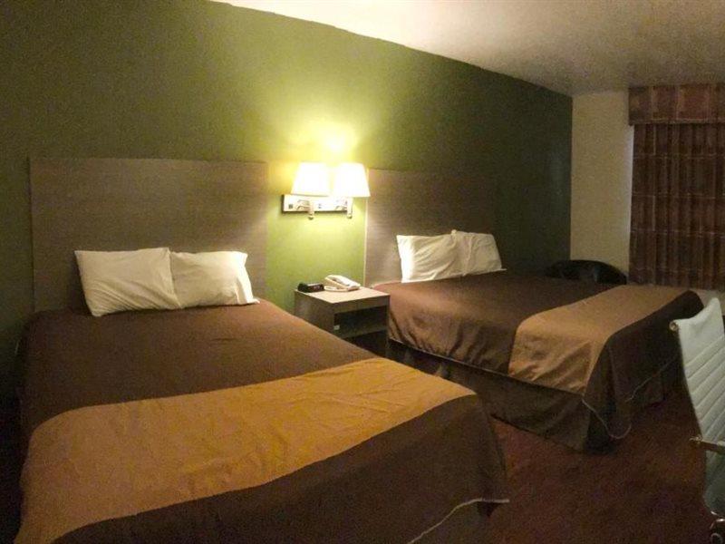 Rodeway Inn Moriarty Екстер'єр фото