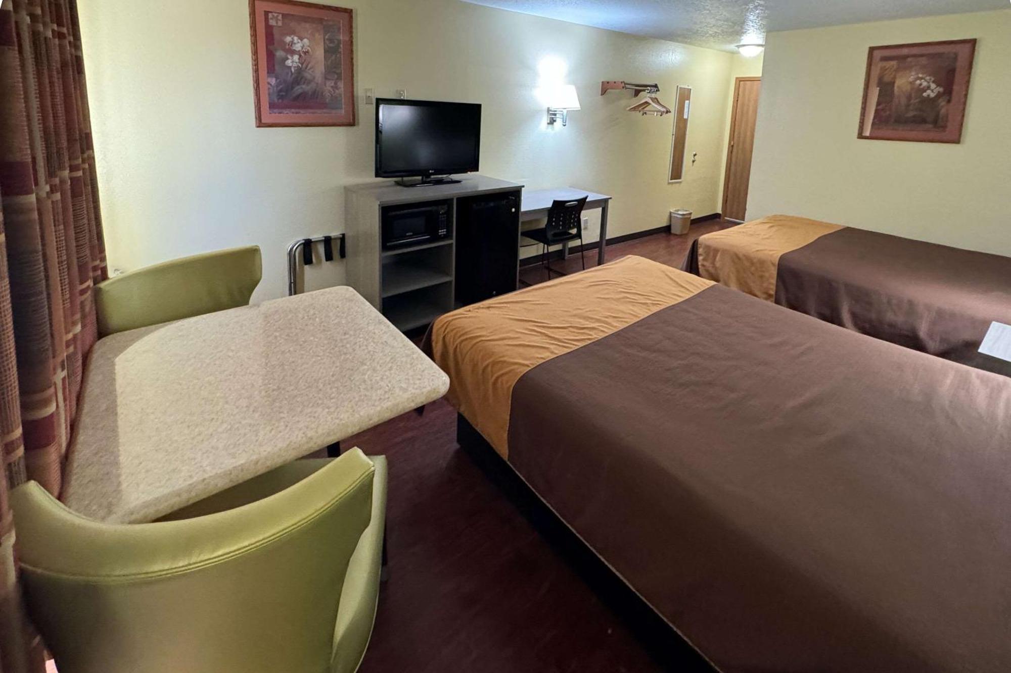 Rodeway Inn Moriarty Екстер'єр фото