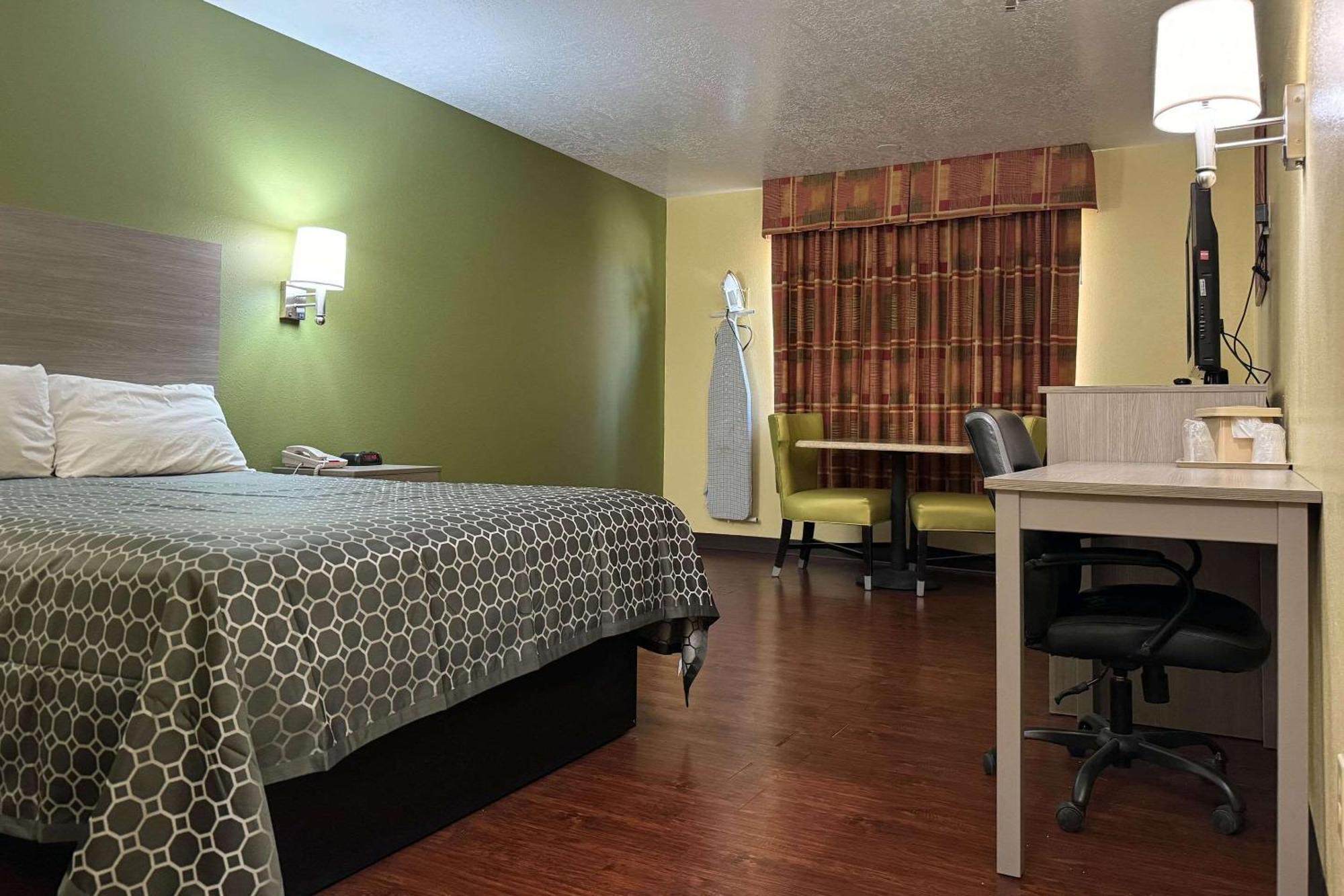Rodeway Inn Moriarty Екстер'єр фото