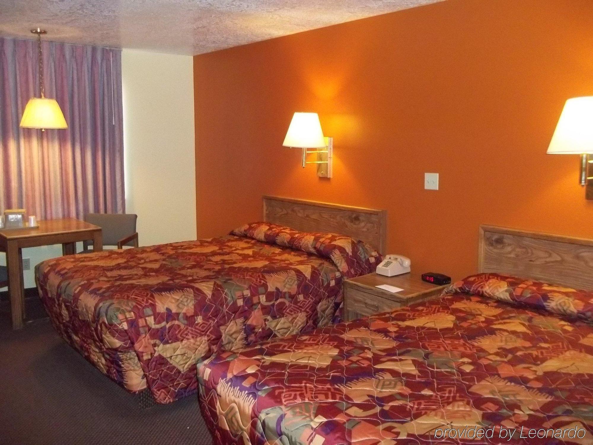 Rodeway Inn Moriarty Номер фото